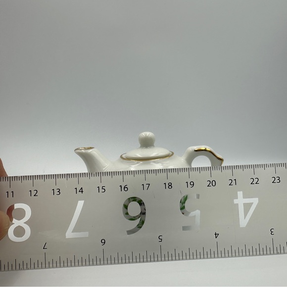 Vintage Mini Porcelain Teapot for a Grandmother with removable lid- - Picture 5 of 11